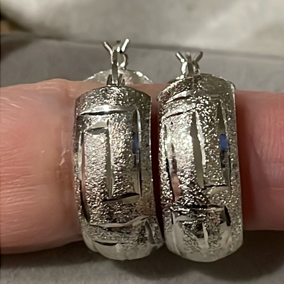 925 Sterling Silver textured Hoop Earrings - Picture 2 of 6